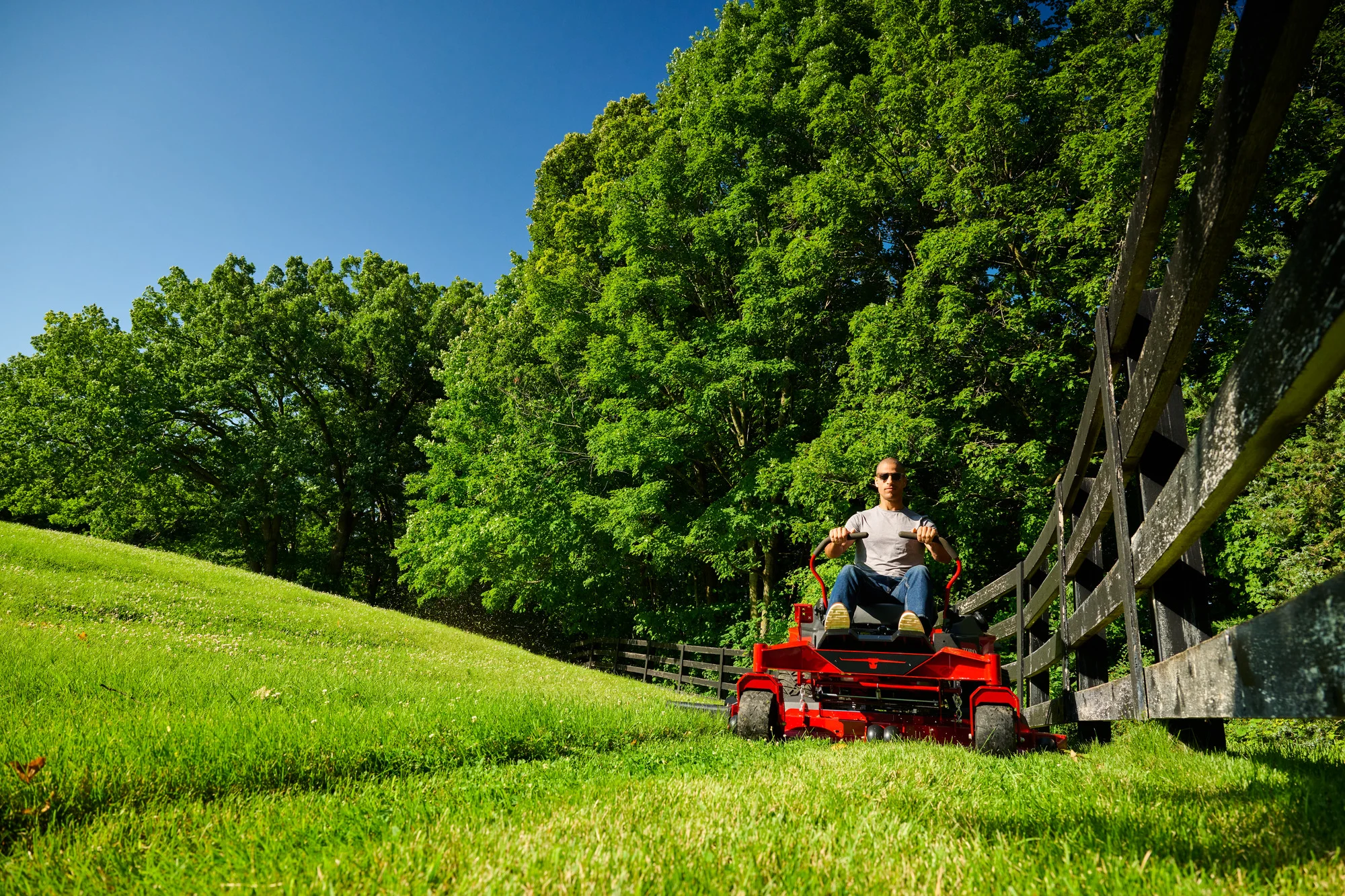 Toro Titan Series Zero Turn Rider 76614