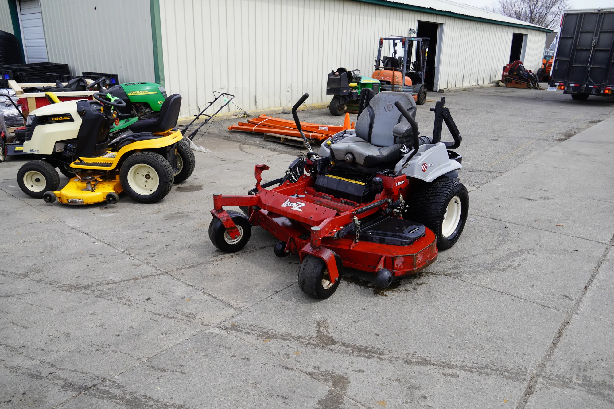 Used Exmark Lazer E Series 60 in Zero Turn Mower TR3602U-25RTM