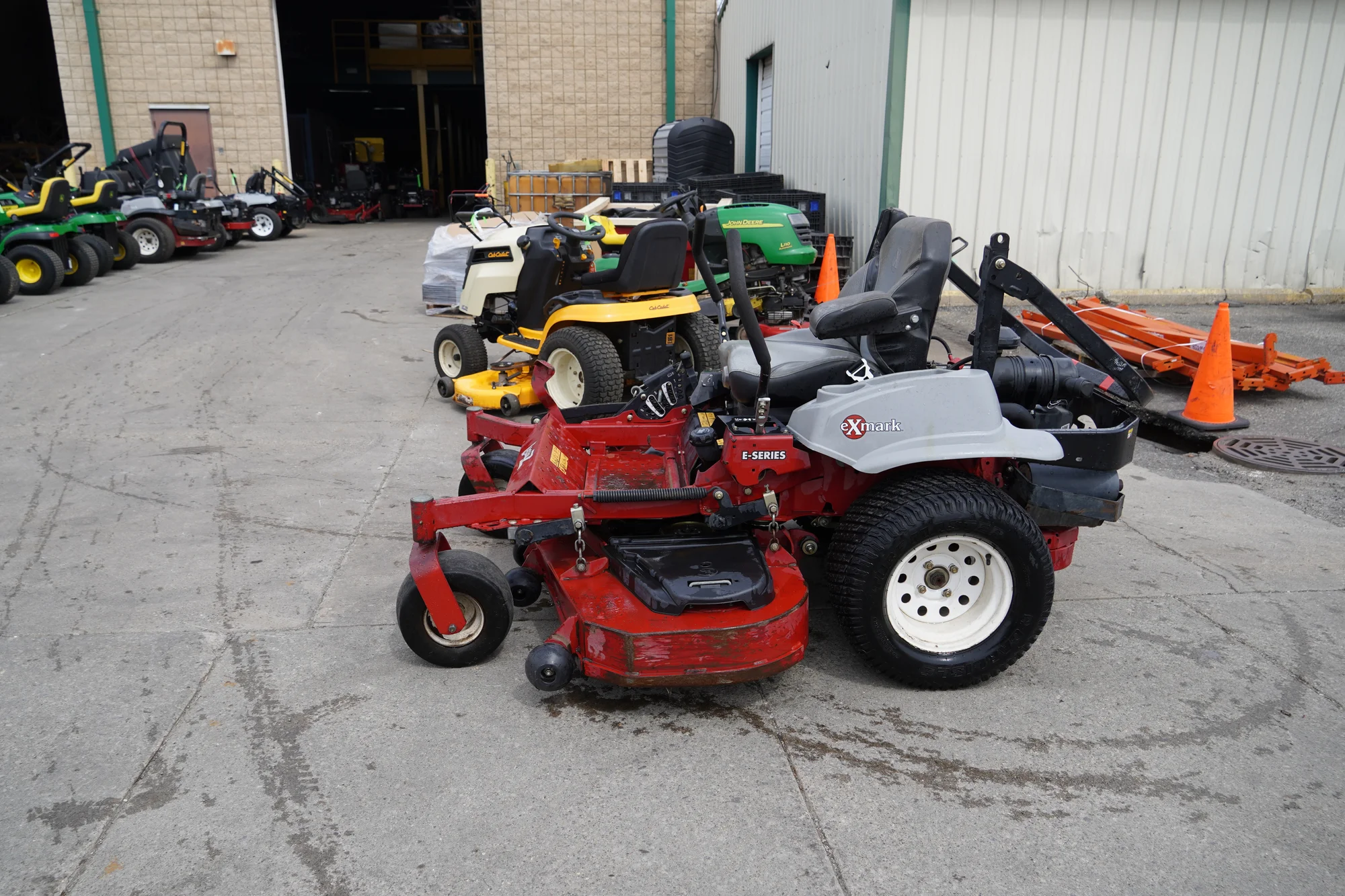 Used Exmark Lazer E Series 60 in Zero Turn Mower TR3602U-25RTM