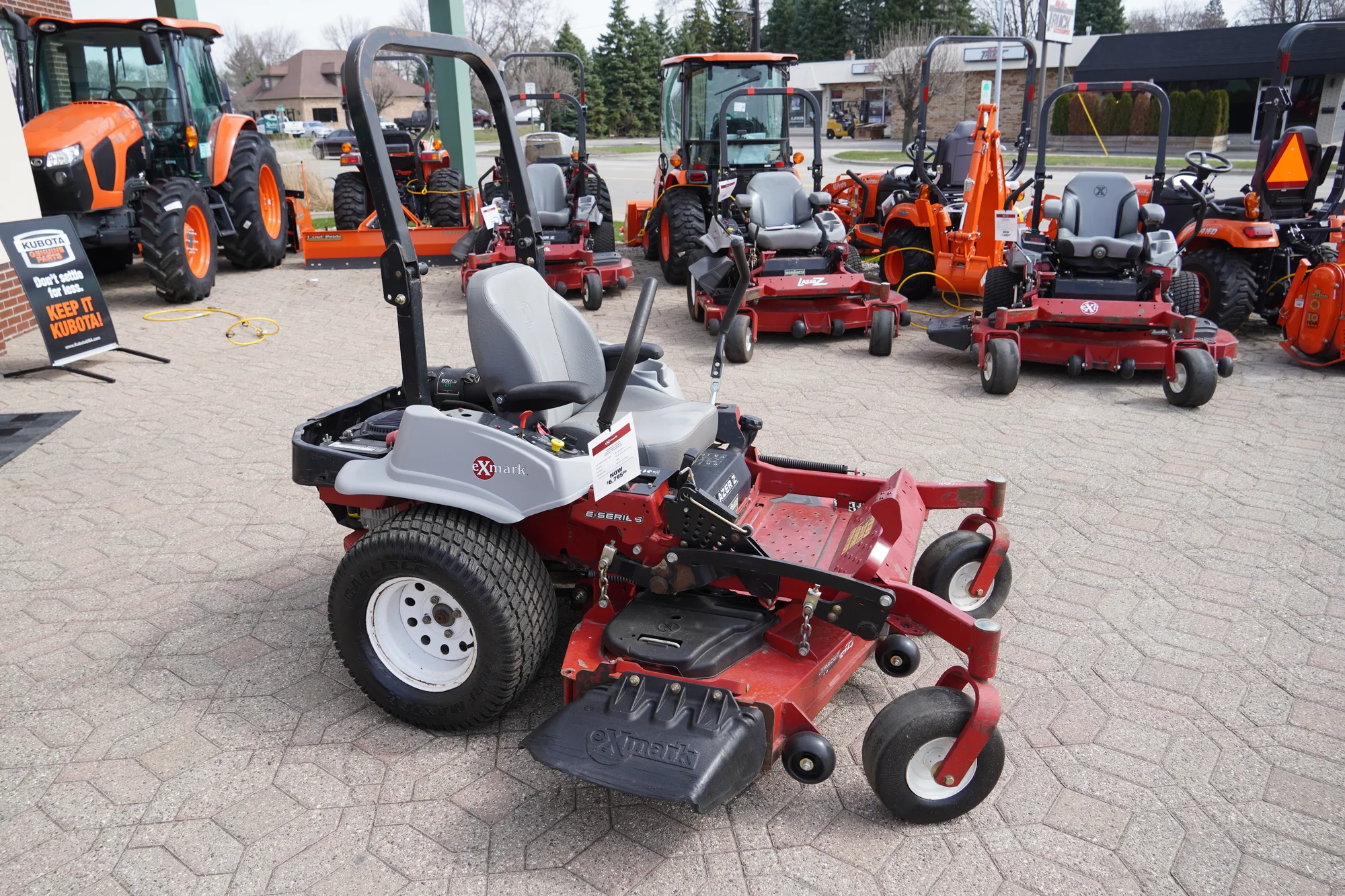 Used Exmark Lazer E Series 60 in Zero Turn Mower TR3840U-25RTM