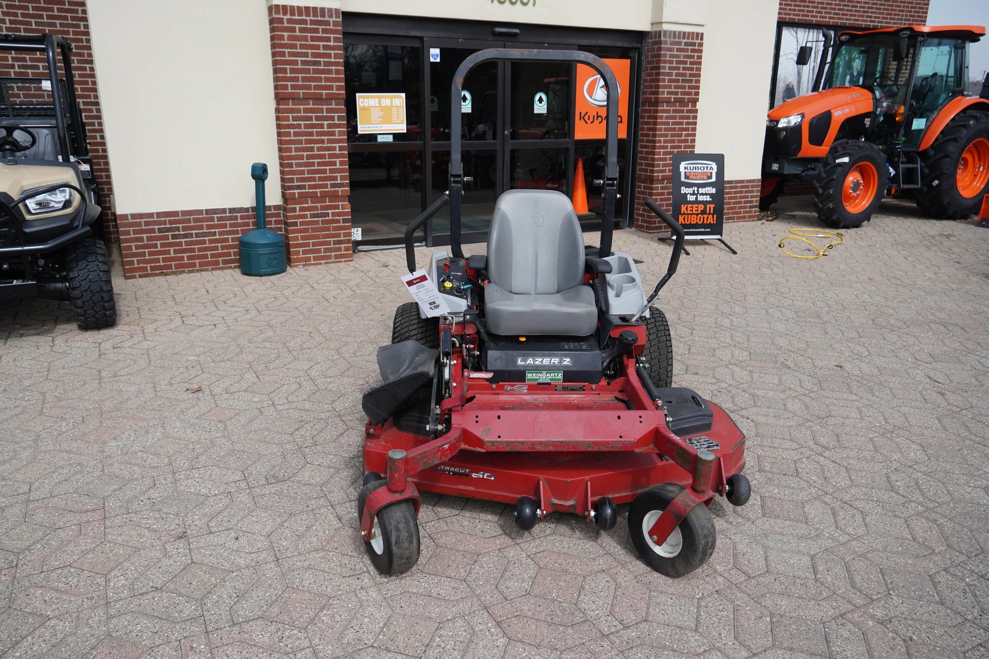 Used Exmark Lazer E Series 60 in Zero Turn Mower TR3840U-25RTM