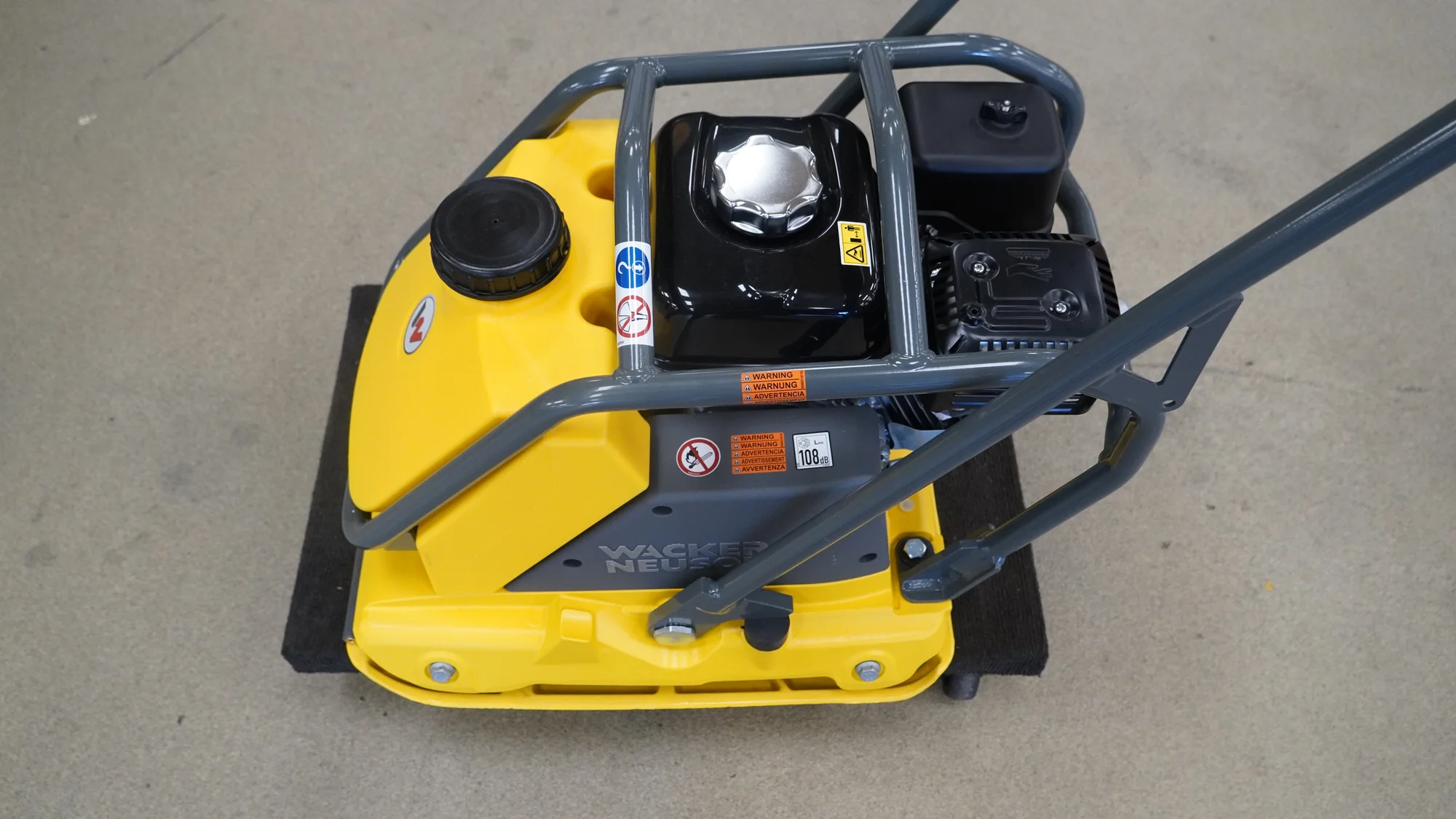 Wacker Vibratory Plate 5100018324 Vibratory Plate 5100018324 Side View Left product image