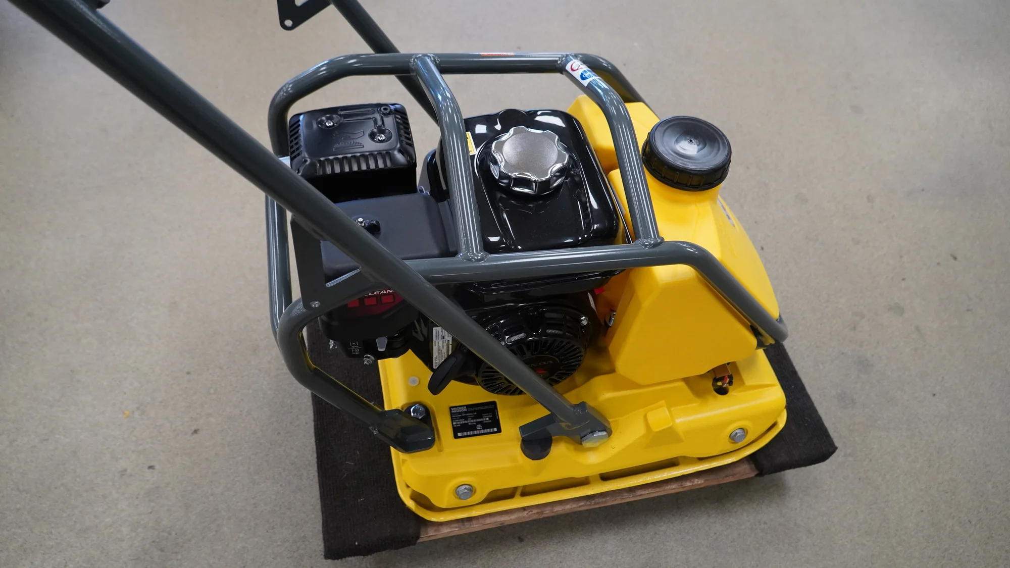 Wacker Vibratory Plate 5100018324 Vibratory Plate 5100018324 Side View Right product image