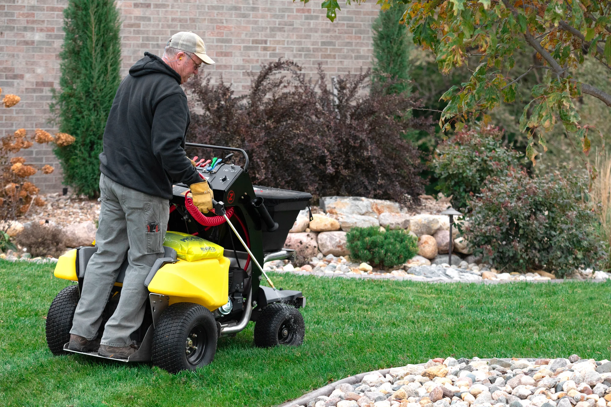 Z-Turf Z-Spray Lean-to-Steer Sprayer ZSL3620 Z Turf Z Spray Lean To Steer Sprayer Zsl3620 Man Spraying Flower Bed Back View product image
