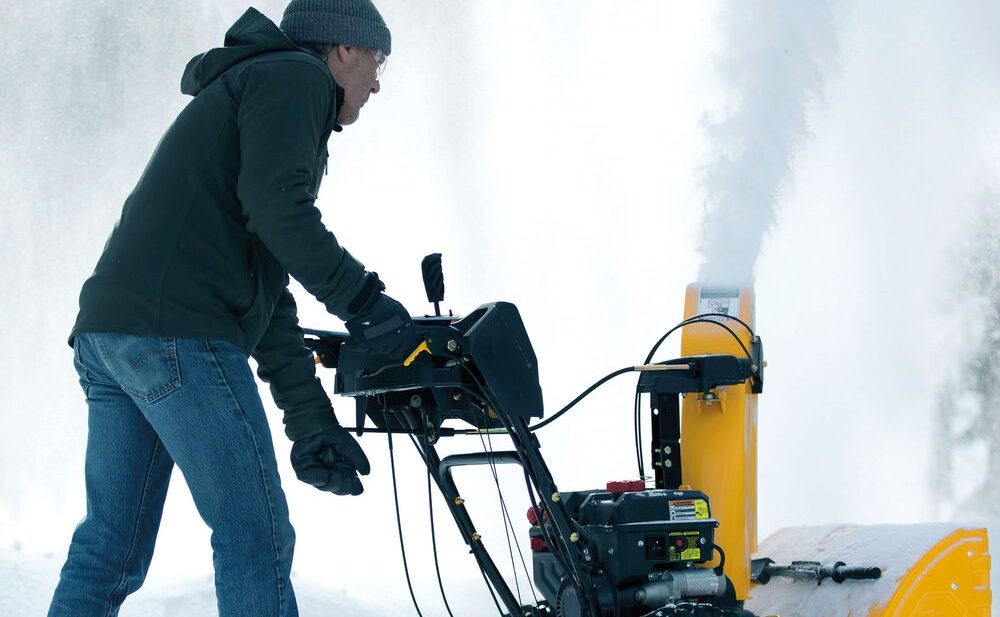 1 Minute How to Prevent a Snow Thrower Chute Clog