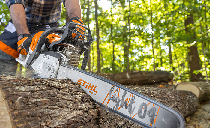 Can I use regular motor oil in the reservoir for a chainsaw’s bar and chain lubricant?