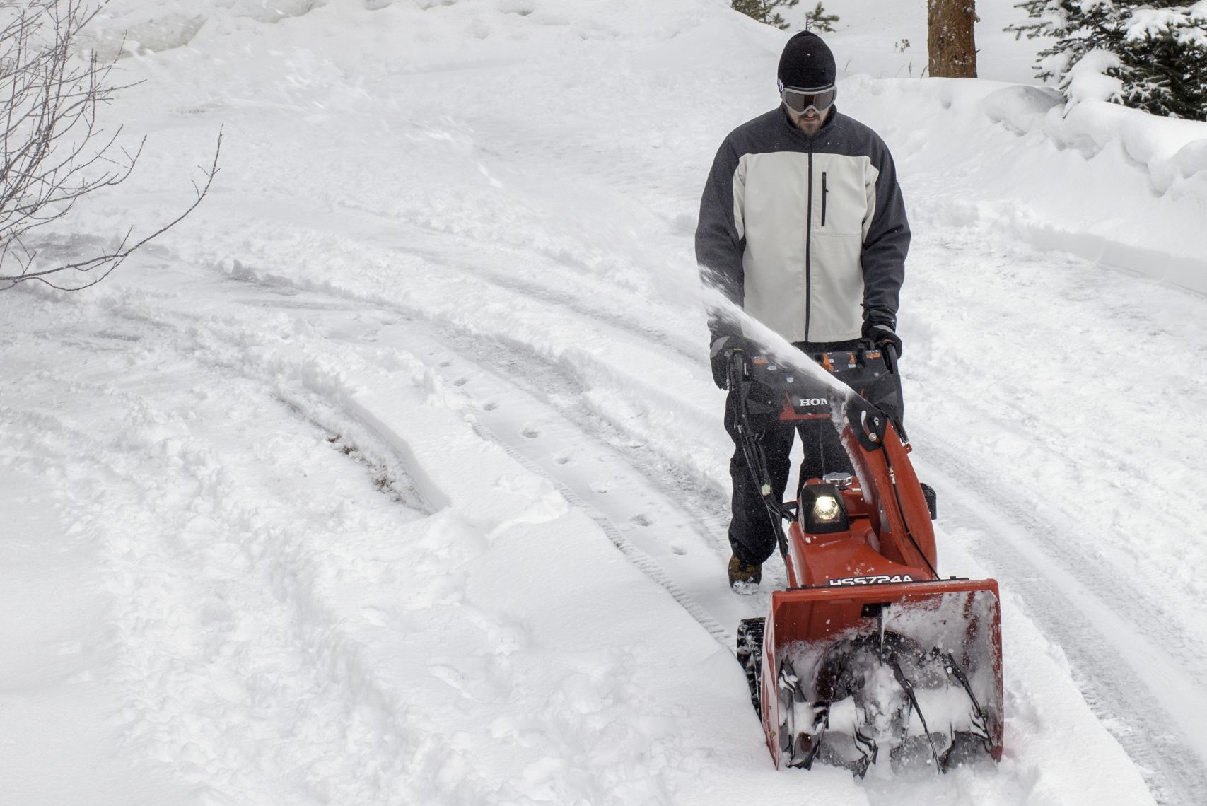 Buyer's Guide to Snowthrowers and Snow Blowers