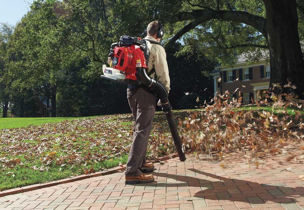 Buyer's Guide to Leaf Blowers