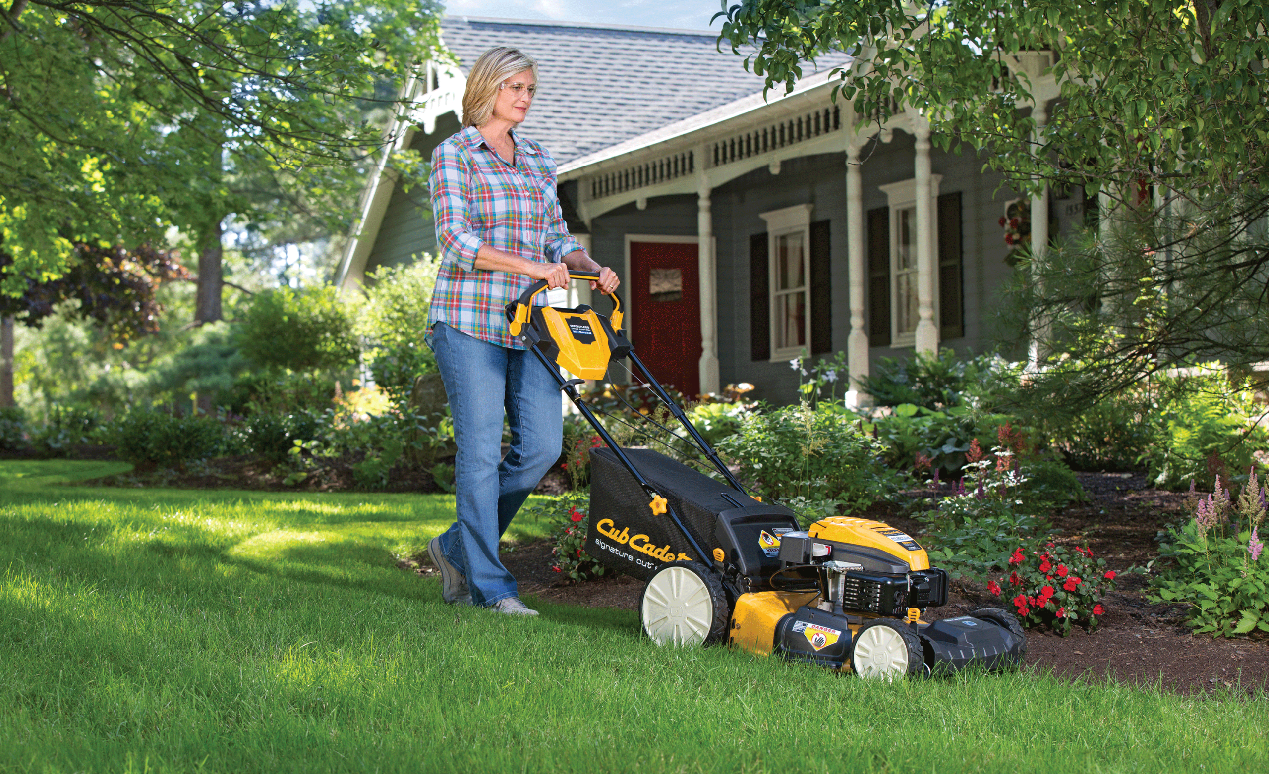 How to Lubricate a Cub Cadet 999ES Lawn Mower