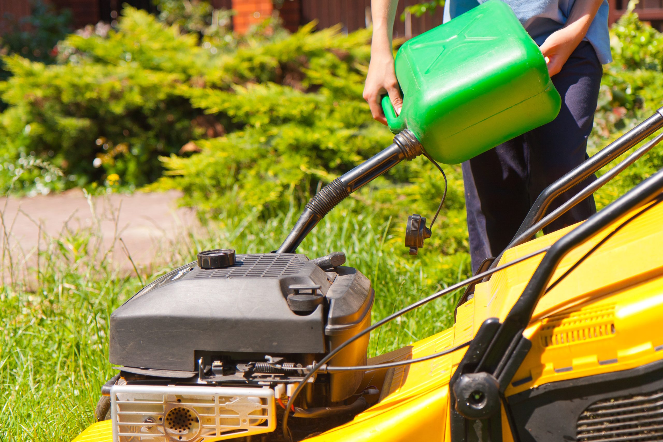 How to Change the Engine Oil in a Walk Behind Lawn Mower