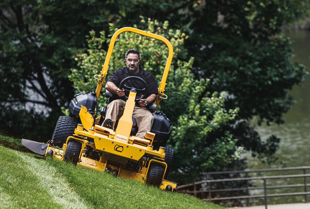 Cub Cadet PRO Z 900 Series Dual Wheeled Zero Turns